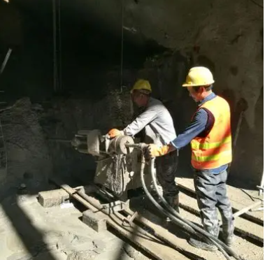 红山街道水下抗分散灌浆料特点 水下不分散注浆料介绍