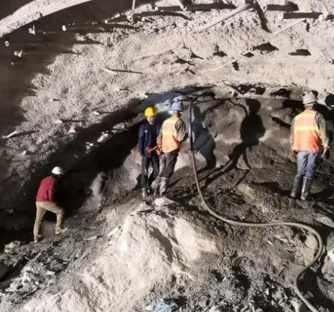 红山街道拱顶带模注浆料的施工流程及注意事项